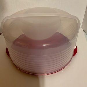 Tupperware cake taker